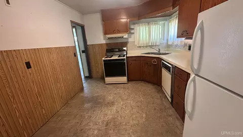 114 W Wright, Marquette, MI 49855 photo 4