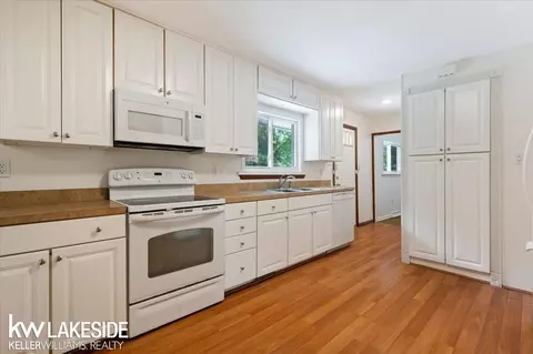 Kitchen - 28197 Roan, Warren, MI 48093 photo 1 of 2