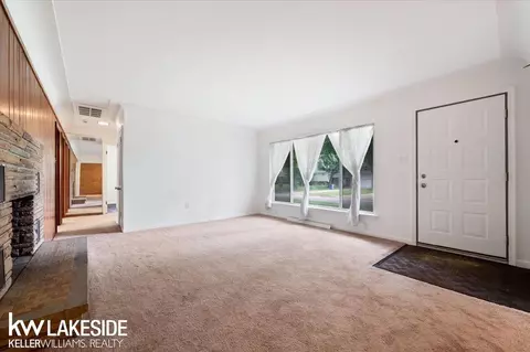 Living - 28197 Roan, Warren, MI 48093 photo 2 of 6