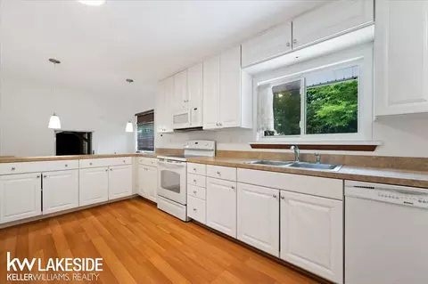 Kitchen - 28197 Roan, Warren, MI 48093 photo 2 of 2