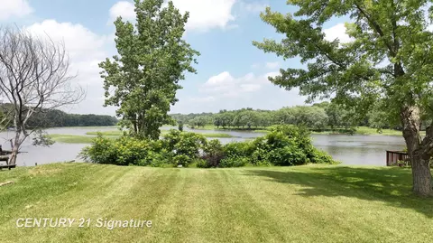5848 N Lake Dr, Sanford, MI 48657