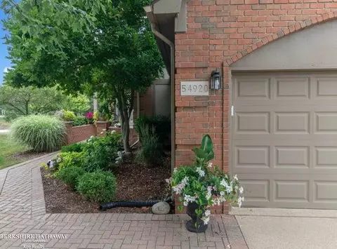 54920 Hennington, Shelby Township, MI 48316