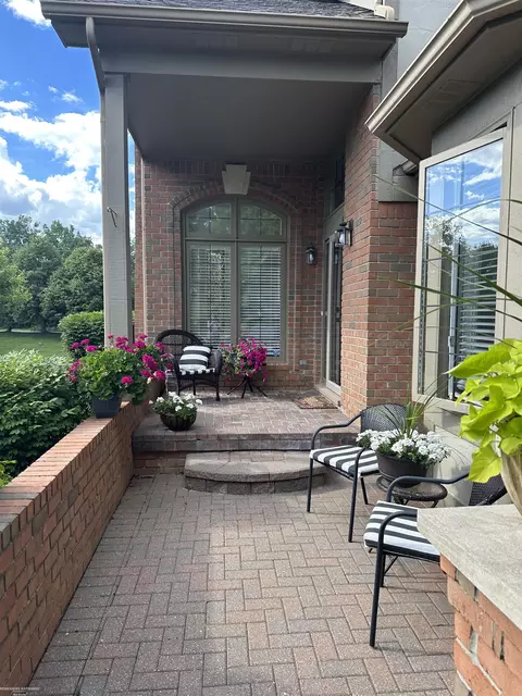 54920 Hennington, Shelby Township, MI 48316