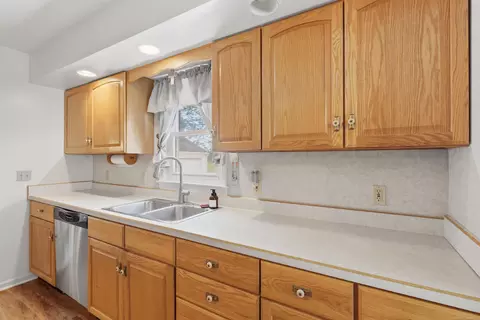 Kitchen - 213 Peacock, Jackson, MI 49202 photo 2 of 4