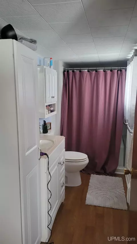 Bath - 2015 School, Ishpeming, MI 49849 photo 1 of 2