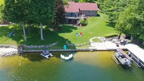 Exterior - 1988 N N Hvn, Gladwin, MI 48624 photo 7 of 19