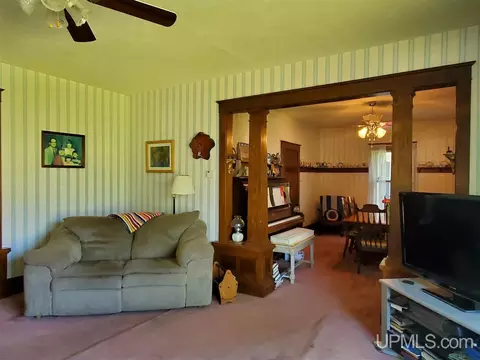 Living - 1249 Cedar, Hancock, MI 49930 photo 4 of 7