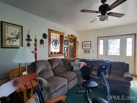 Living - 1249 Cedar, Hancock, MI 49930 photo 6 of 7