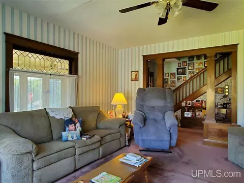 Living - 1249 Cedar, Hancock, MI 49930 photo 3 of 7