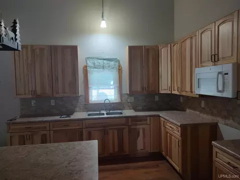 Kitchen - 4605 S Sidnaw, Sidnaw, MI 49961 photo 2 of 2