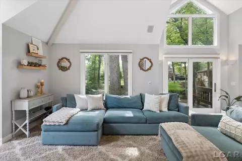 Living - 2288 W Smith, Temperance, MI 48182 photo 3 of 5