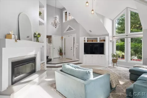 Living - 2288 W Smith, Temperance, MI 48182 photo 5 of 5