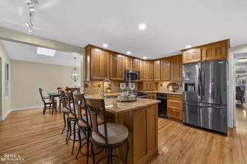 Kitchen - 190 Lakeview, Grosse Pointe Farms, MI 48236 photo 1 of 3