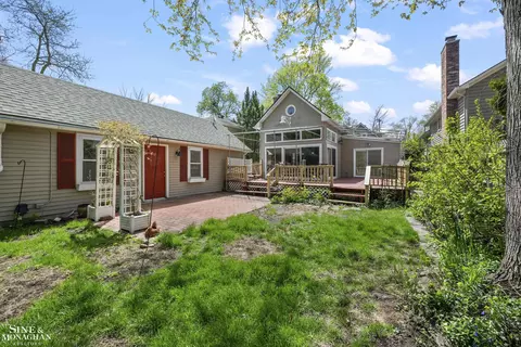 Exterior - 190 Lakeview, Grosse Pointe Farms, MI 48236 photo 5 of 7