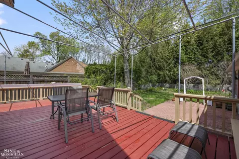 Exterior - 190 Lakeview, Grosse Pointe Farms, MI 48236 photo 3 of 7