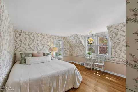 Bedroom - 190 Lakeview, Grosse Pointe Farms, MI 48236 photo 2 of 3