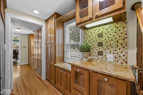 Entry Way - 190 Lakeview, Grosse Pointe Farms, MI 48236 photo 3 of 5