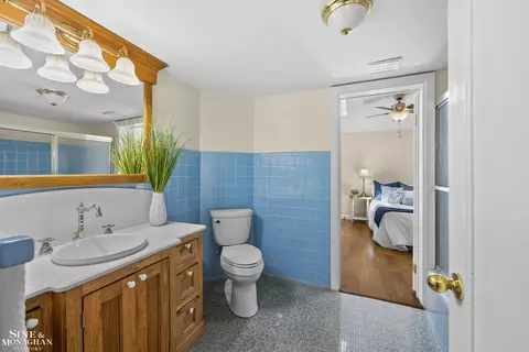 Bath - 190 Lakeview, Grosse Pointe Farms, MI 48236 photo 1 of 4