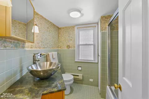 Bath - 190 Lakeview, Grosse Pointe Farms, MI 48236 photo 3 of 4