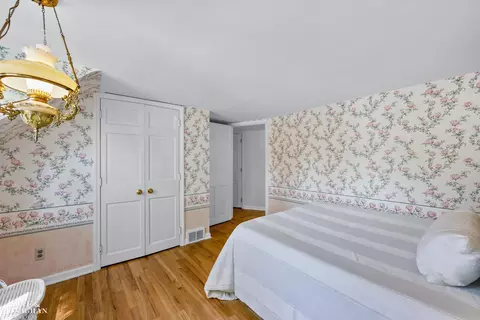 Bedroom - 190 Lakeview, Grosse Pointe Farms, MI 48236 photo 3 of 3