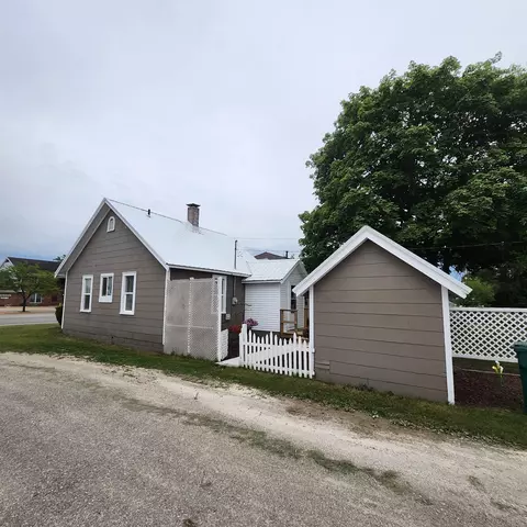 Exterior - 435 E Cedar, Gladwin, MI 48624 photo 3 of 5