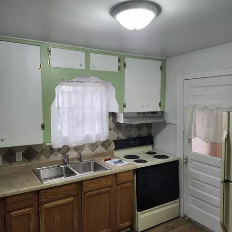 Kitchen - 435 E Cedar, Gladwin, MI 48624 photo 2 of 2