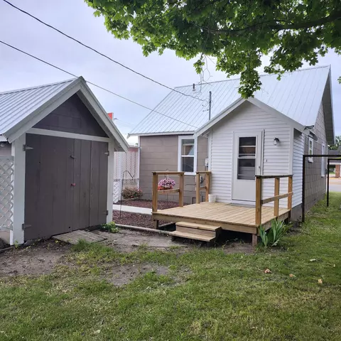 Exterior - 435 E Cedar, Gladwin, MI 48624 photo 4 of 5