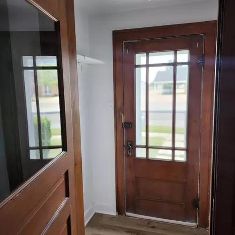 Entry Way - 435 E Cedar, Gladwin, MI 48624 photo 2 of 2