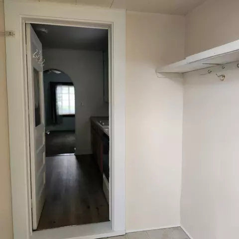 Entry Way - 435 E Cedar, Gladwin, MI 48624 photo 1 of 2