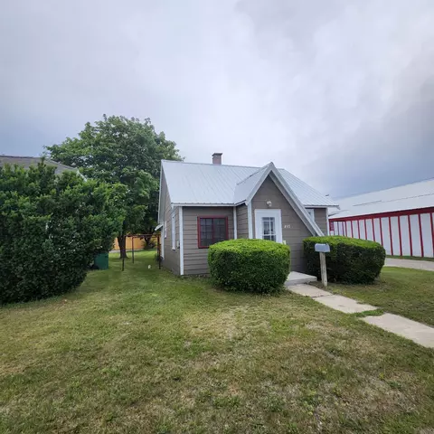 435 E Cedar, Gladwin, MI 48624 photo 2