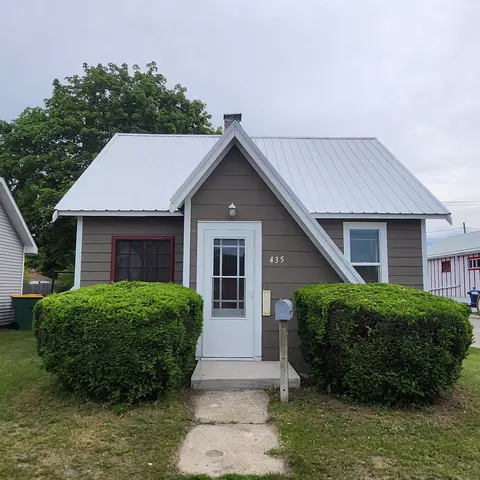 435 E Cedar, Gladwin, MI 48624 photo 1