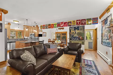 Living - 308 Emily, Flushing, MI 48433 photo 4 of 6
