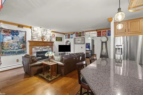 Living - 308 Emily, Flushing, MI 48433 photo 5 of 6