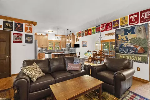 Living - 308 Emily, Flushing, MI 48433 photo 6 of 6