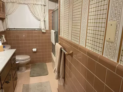 Bath - 2567 St Clair Riv, Algonac, MI 48001 photo 2 of 2