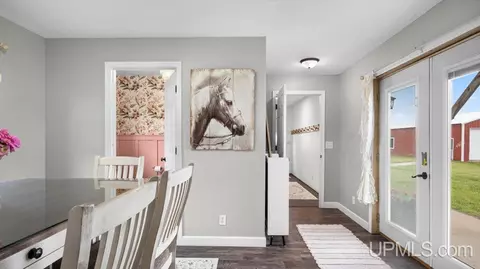 Entry Way - 3774 18th, Escanaba, MI 49829 photo 1 of 8