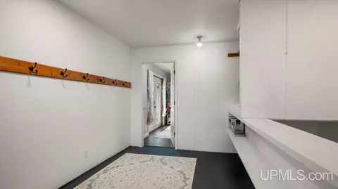 Entry Way - 3774 18th, Escanaba, MI 49829 photo 3 of 8