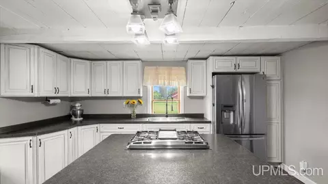 Kitchen - 3774 18th, Escanaba, MI 49829 photo 4 of 4