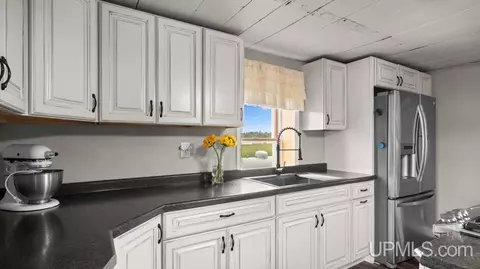 Kitchen - 3774 18th, Escanaba, MI 49829 photo 2 of 4