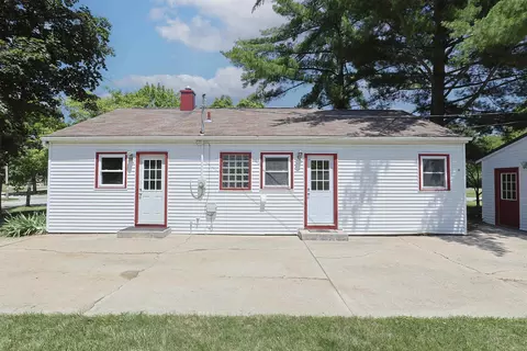 Exterior - 1002 E Sugnet, Midland, MI 48642 photo 4 of 6