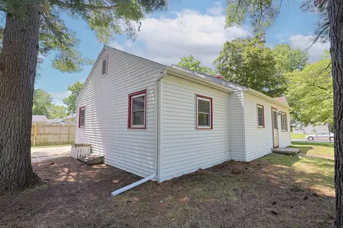 Exterior - 1002 E Sugnet, Midland, MI 48642 photo 5 of 6