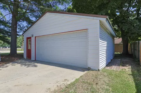 Exterior - 1002 E Sugnet, Midland, MI 48642 photo 2 of 6