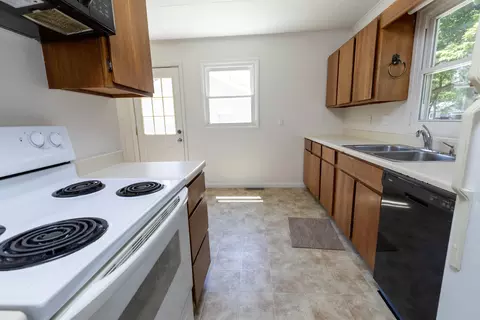 Kitchen - 1002 E Sugnet, Midland, MI 48642 photo 6 of 6