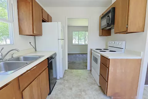 Kitchen - 1002 E Sugnet, Midland, MI 48642 photo 5 of 6