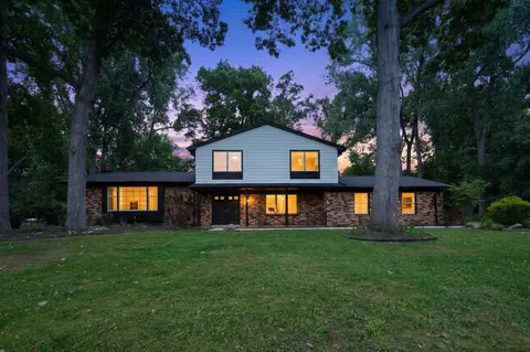 2049 Shore Hl, West Bloomfield, MI 48323