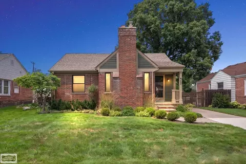 912 Cedar Hl, Royal Oak, MI 48067