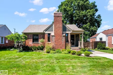 912 Cedar Hl, Royal Oak, MI 48067
