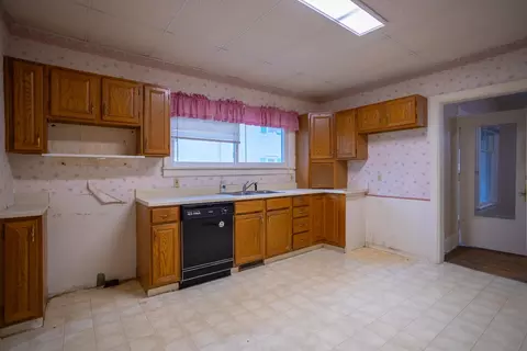 Kitchen - 526 E Williams, Owosso, MI 48867 photo 2 of 2