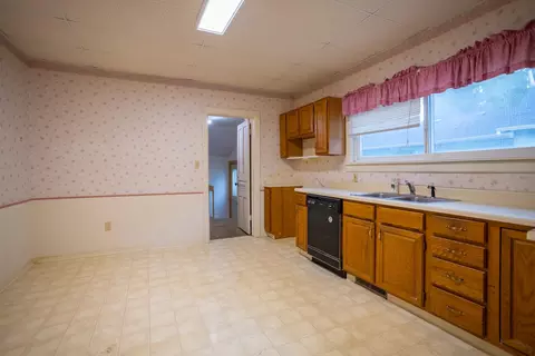 Kitchen - 526 E Williams, Owosso, MI 48867 photo 1 of 2