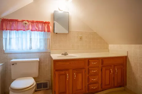 Bath - 526 E Williams, Owosso, MI 48867 photo 2 of 3